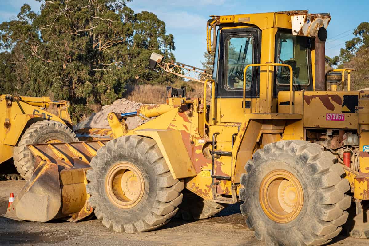 Construction & Earthmoving Equipment